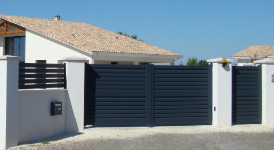 Portail battant et portillon KOLONAKI avec cl&ocirc;ture Boll&egrave;ne