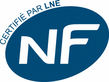 Produits extrud&eacute;s &agrave; base de compositions vinyliques non plastifi&eacute;es pour usages ext&eacute;rieurs