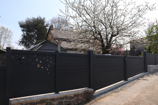 Portail battant LETO avec seuil inclin&eacute; - Vue de bas