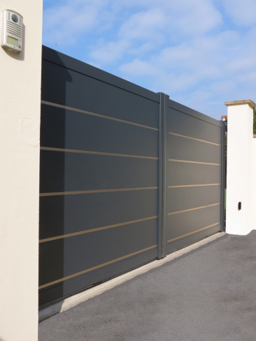 Portail ONIX en aluminium avec finition &eacute;l&eacute;gante 