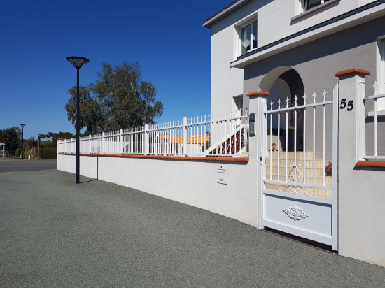Portillon et cl&ocirc;ture Montsoreau Margaux en alu blanc intemporelle