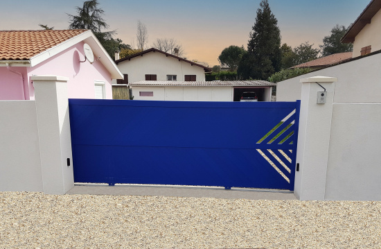 Portail coulissant bleu outremer Huertas