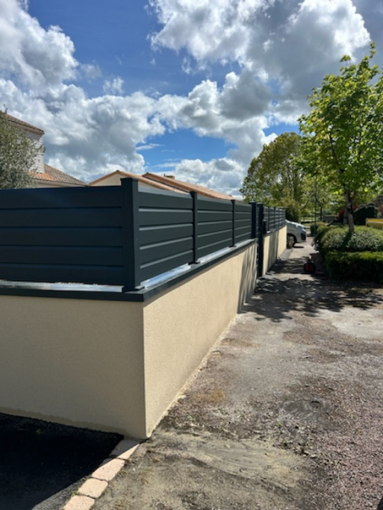 Cl&ocirc;ture Panneci&egrave;re