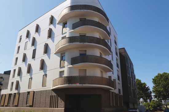 Volets Accord&eacute;ons Trespa, ALFORVILLE (94). Ma&icirc;tre d&rsquo;ouvrage : LOGIAL / Ma&icirc;tre d&rsquo;&oelig;uvre : ARC AME