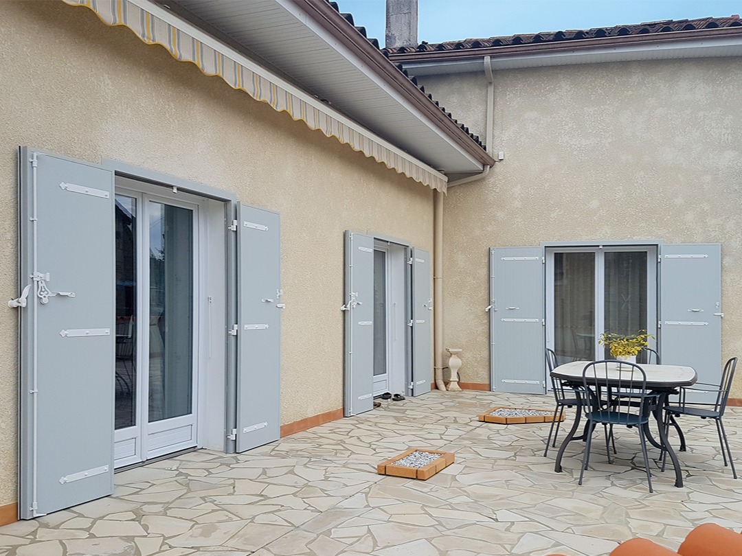 Remplacez vos volets en bois par des volets PVC ou alu — free download